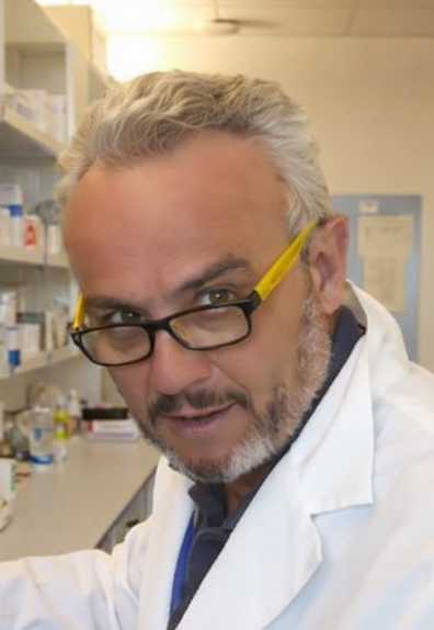 Jorge Romero working in a laboratory at the National Institute on Aging (NIA) in Baltimore.